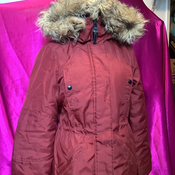 Vero moda burgundy HEAVY jacket. Thick and warm. Size xs. Removable fure - Picture 6 of 10